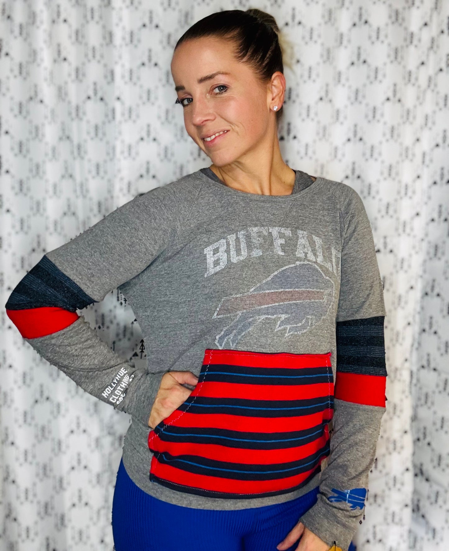 Faded Buffalo Crewneck Size- Women's S/M