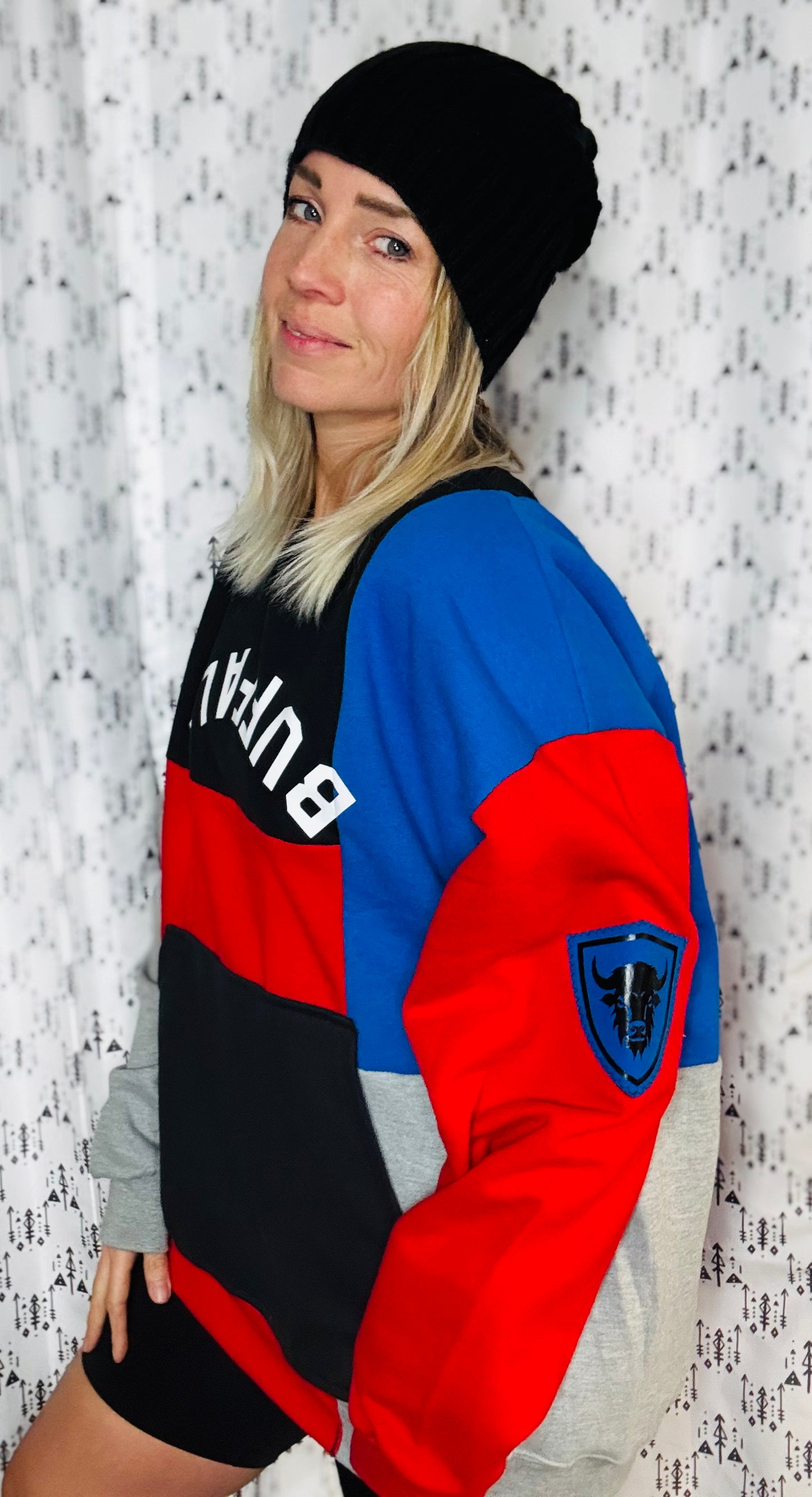 Color-Block 4 Buffalo Crewneck Size- Unisex L/XL