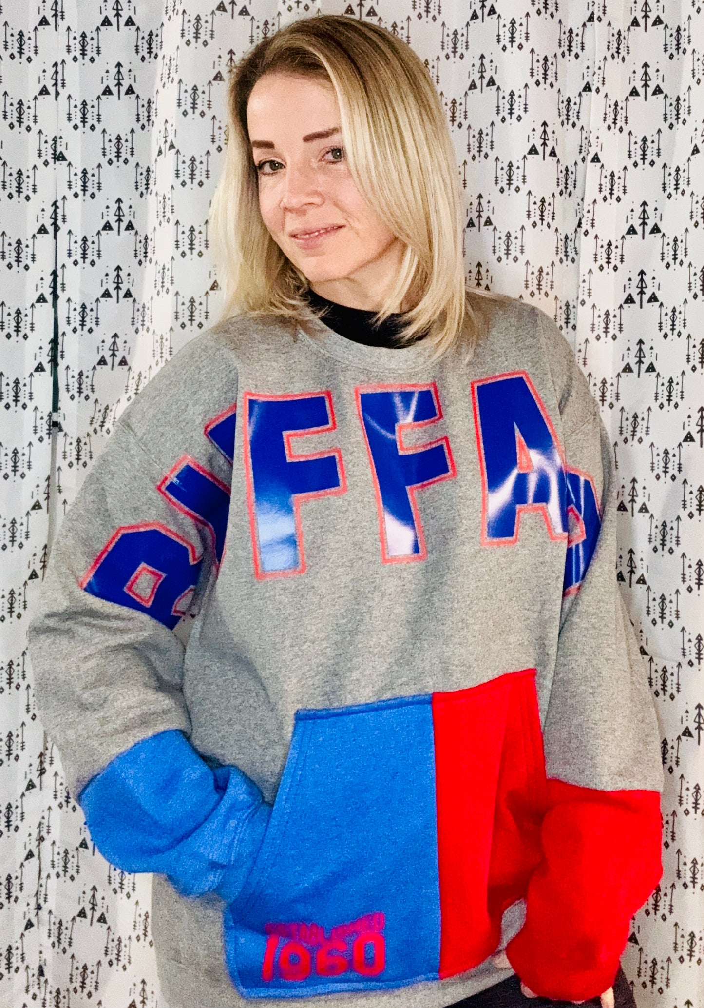 Grey Buffalo Crewneck Size- Unisex M/L