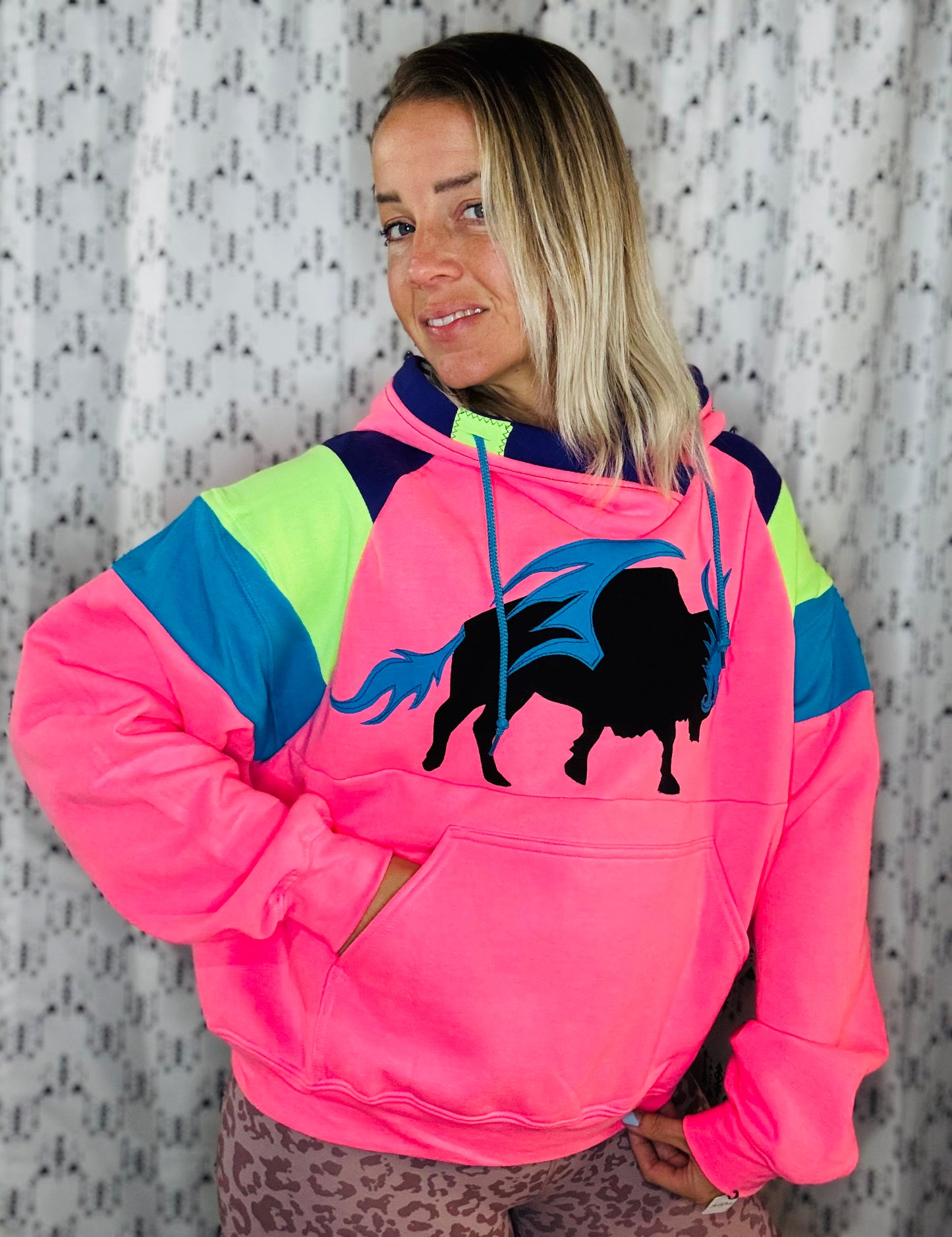 Hot Pink Buffalo Dragonboat Hoodie Women's Size-XL/2X