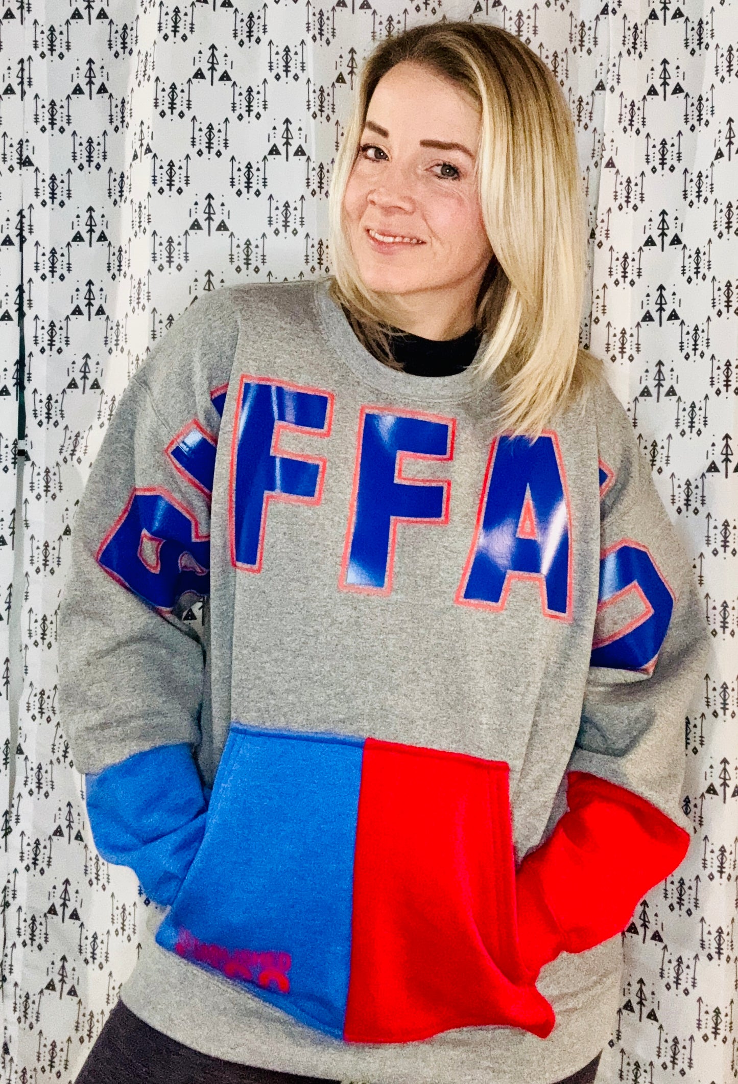 Grey Buffalo Crewneck Size- Unisex M/L