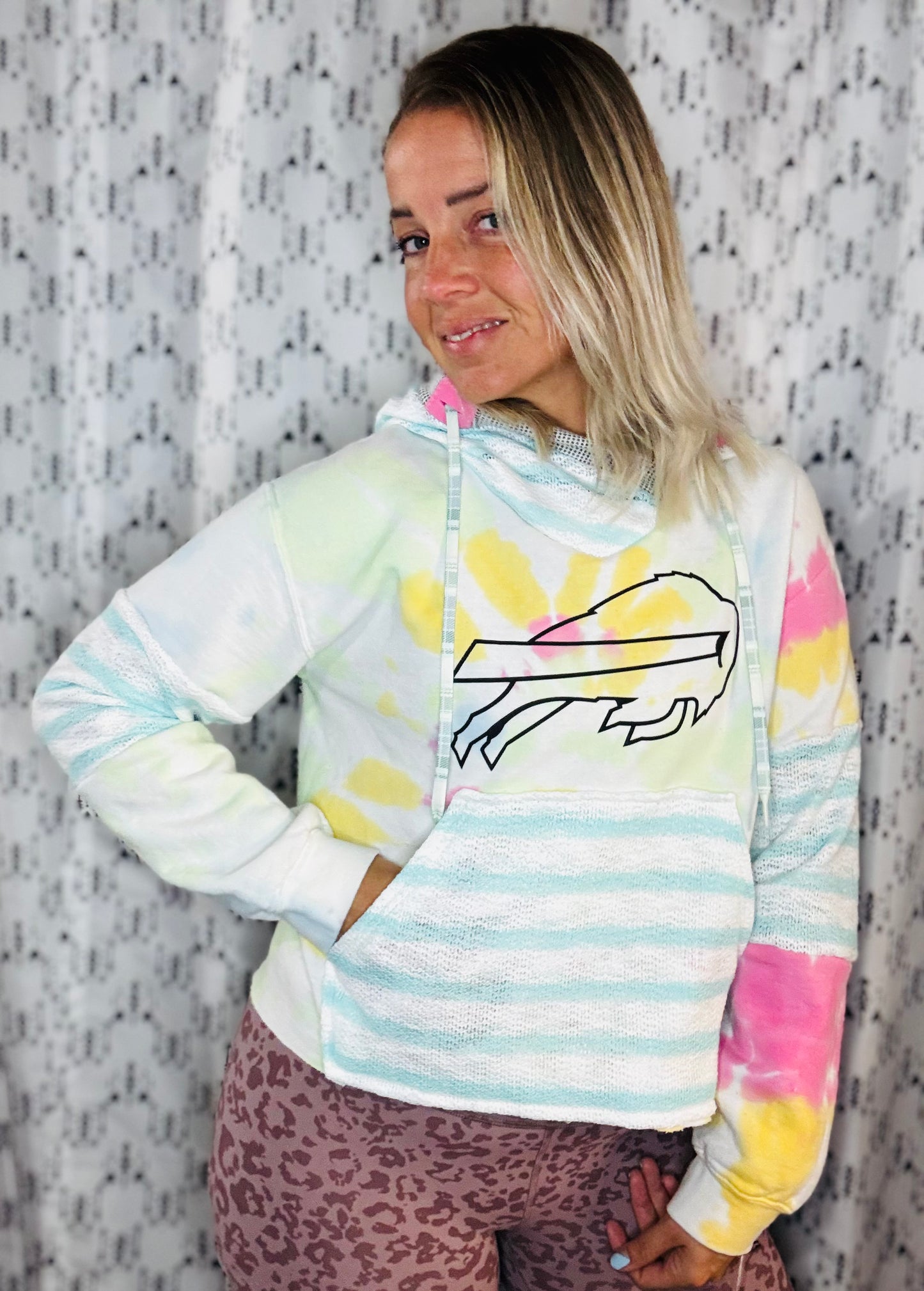 Pastel Tie-Dye Buffalo Crop Hoodie Women's Size-M/L