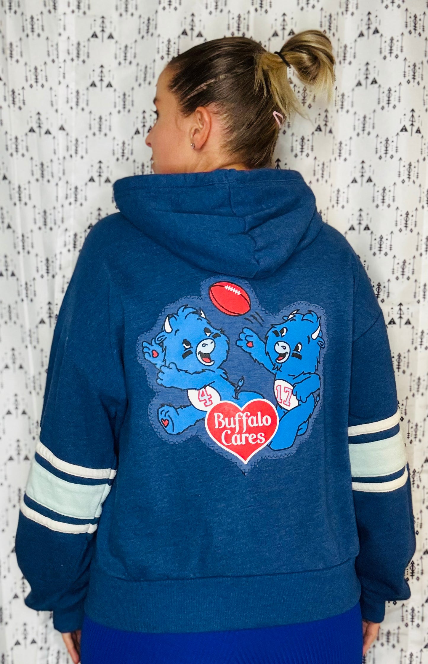 Sharing is Caring Buffalo Friendship Zip-Up Hoodie Size- Women's L/XL