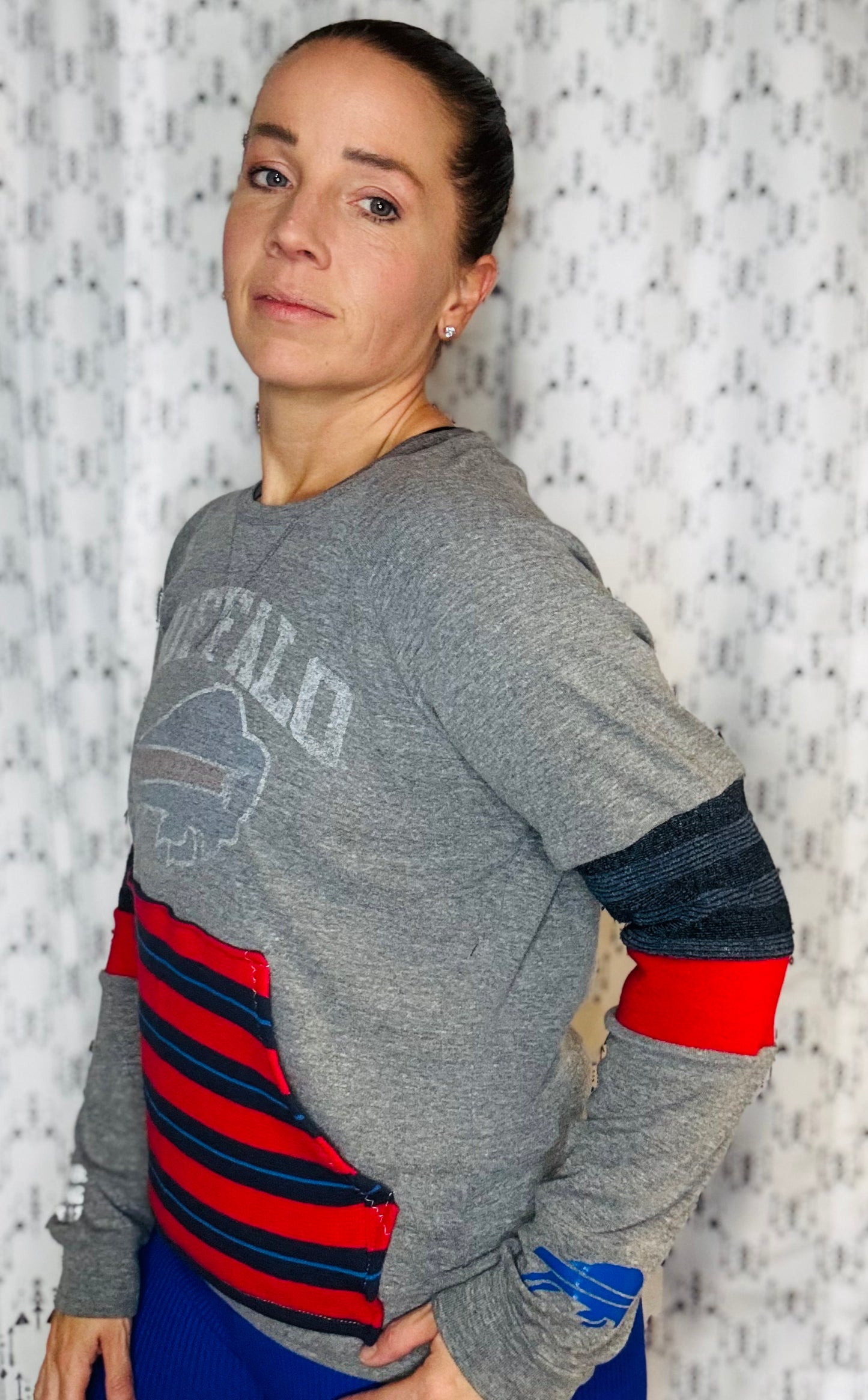 Faded Buffalo Crewneck Size- Women's S/M