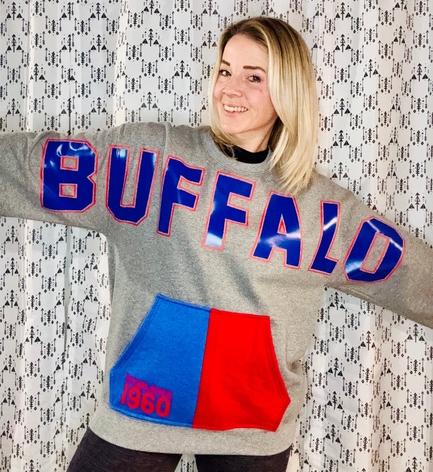Grey Buffalo Crewneck Size- Unisex M/L