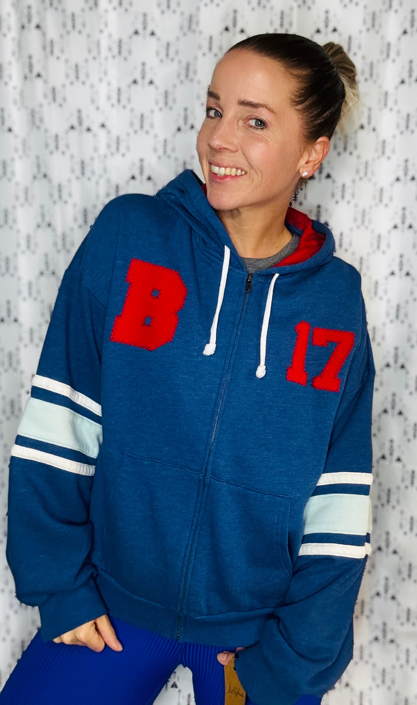 Sharing is Caring Buffalo Friendship Zip-Up Hoodie Size- Women's L/XL