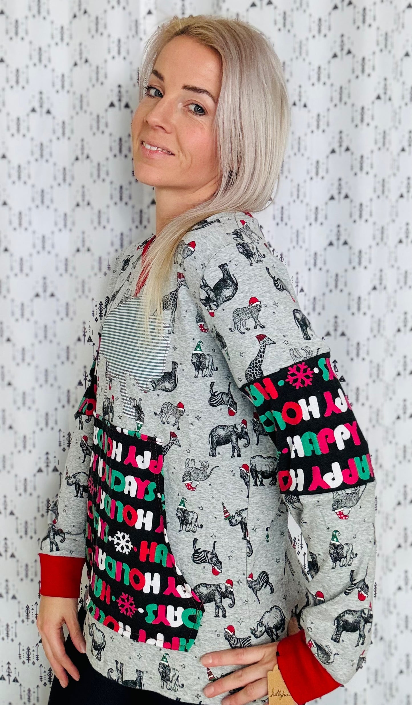 Holiday Party Friends Buffalo Crewneck Size- Women's L/XL