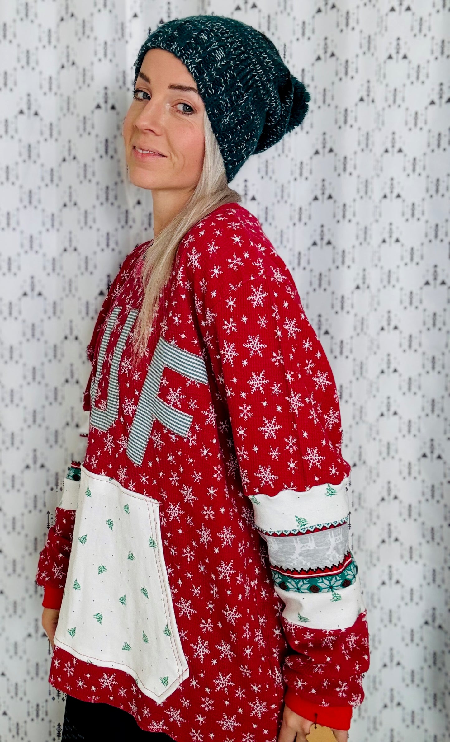 Red Snowflake Holiday Buffalo Crewneck Size- Women's XL/2X