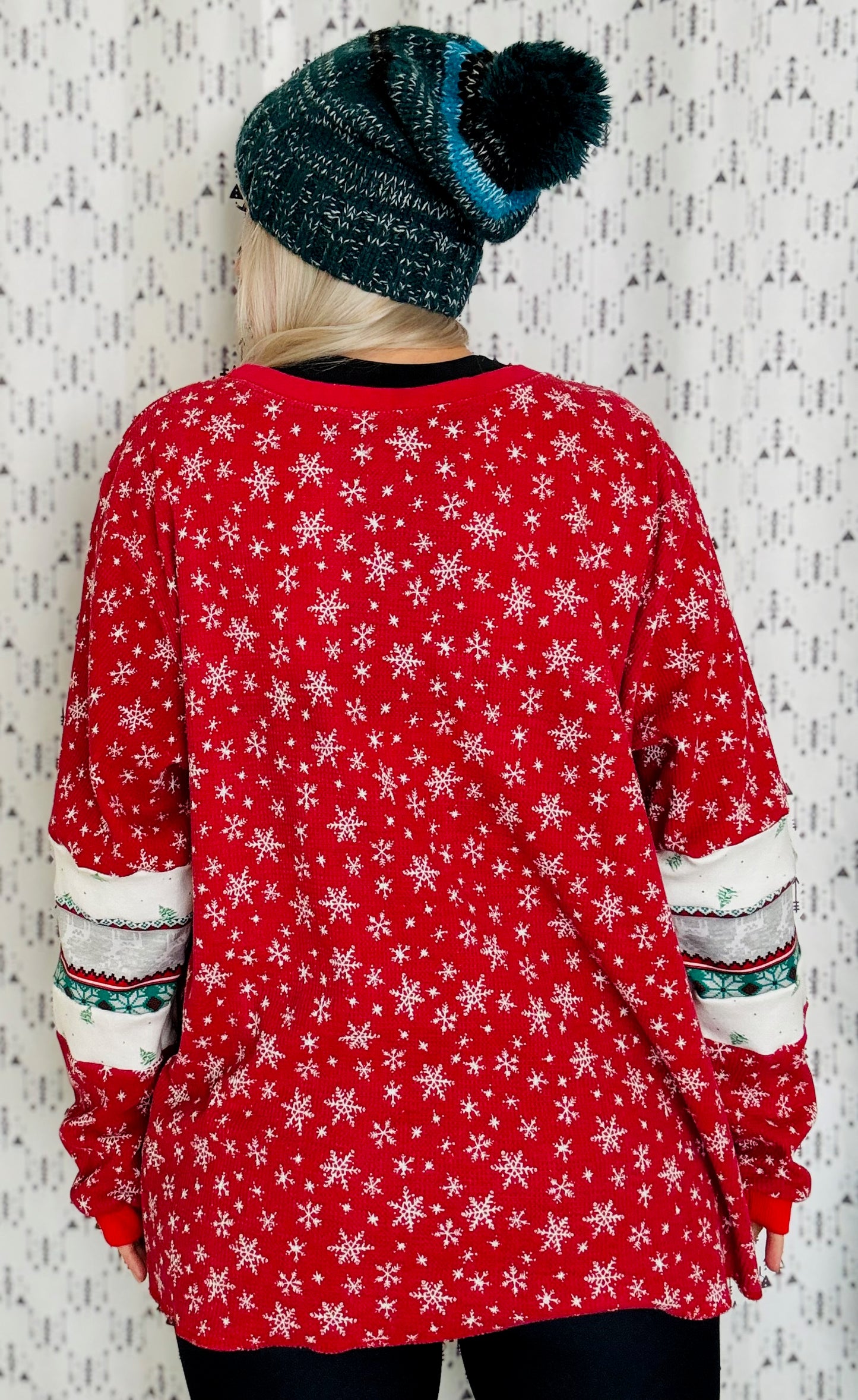 Red Snowflake Holiday Buffalo Crewneck Size- Women's XL/2X