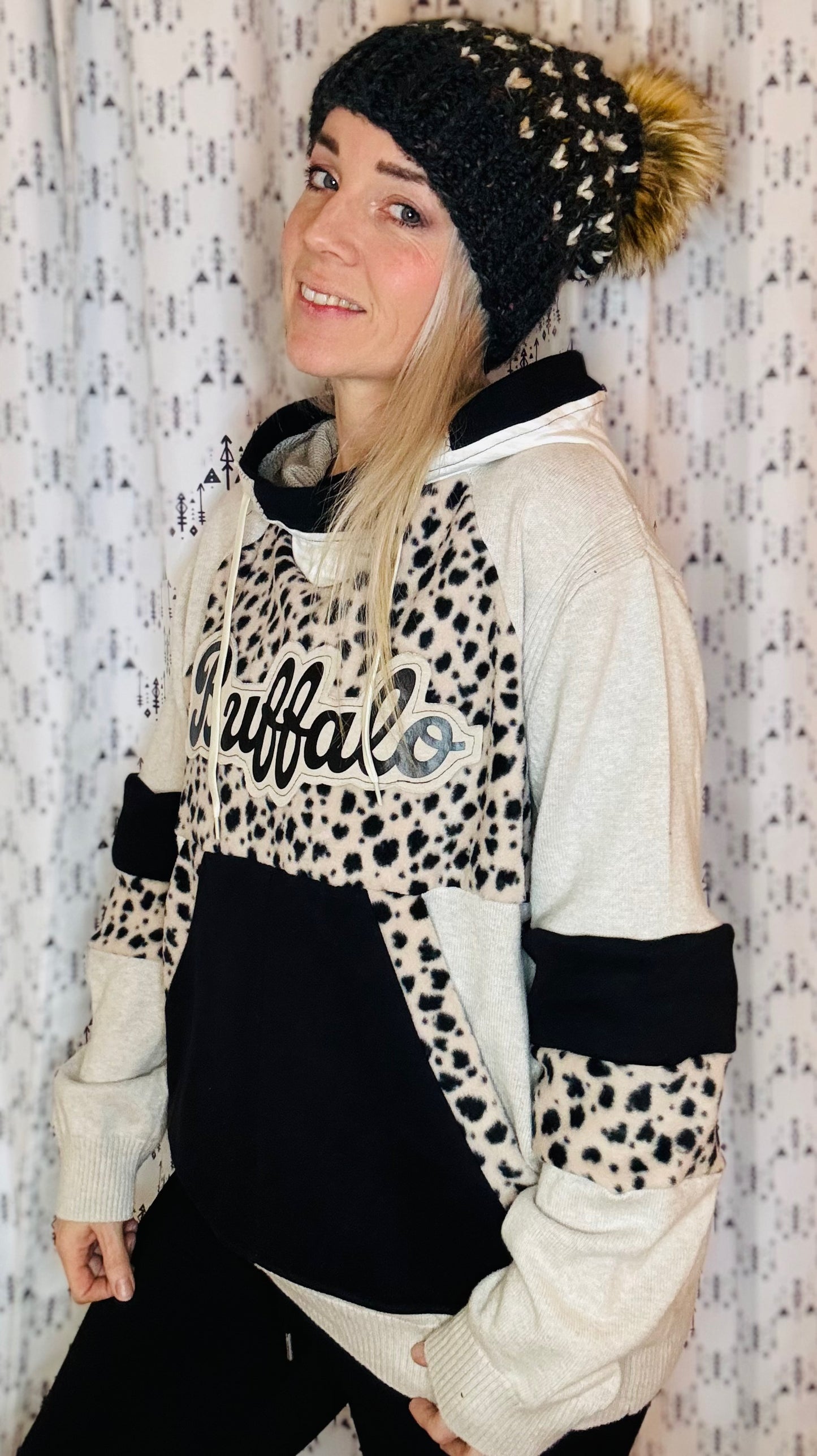 Cheetah Cursive Buffalo Hoodie Size- Women's XL/2X