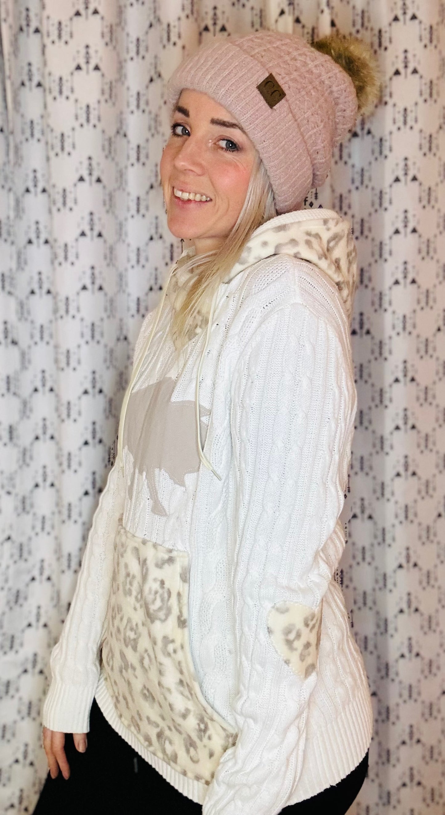 White Cable Sweater Buffalo Hoodie Size- Women's M/L