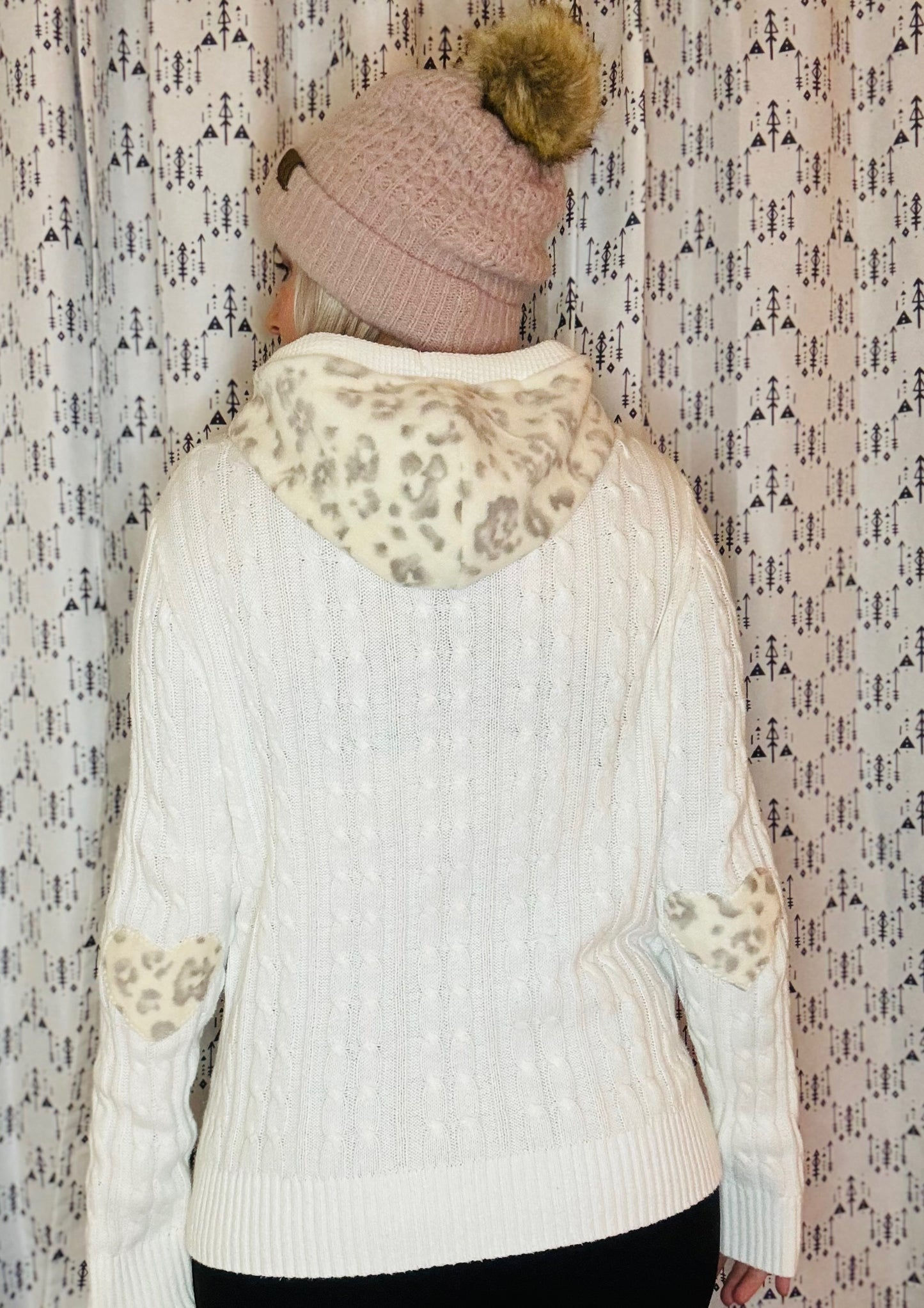 White Cable Sweater Buffalo Hoodie Size- Women's M/L
