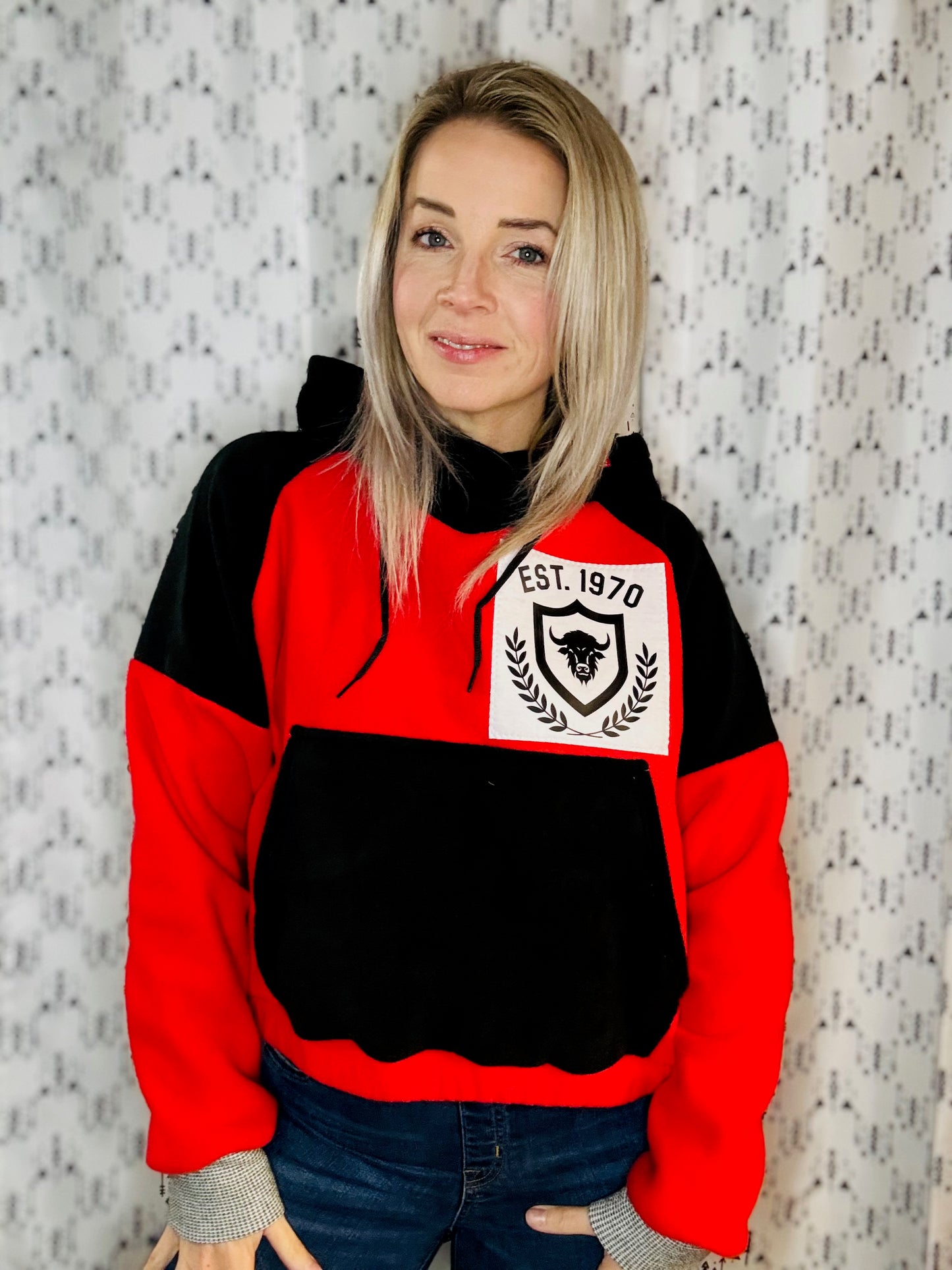 Red Buffalo Head 90's Hockey Crop Hoodie Size- Women's L/XL