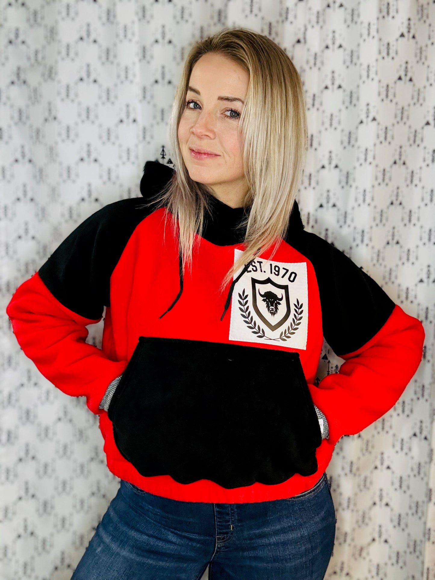 Red Buffalo Head 90's Hockey Crop Hoodie Size- Women's L/XL