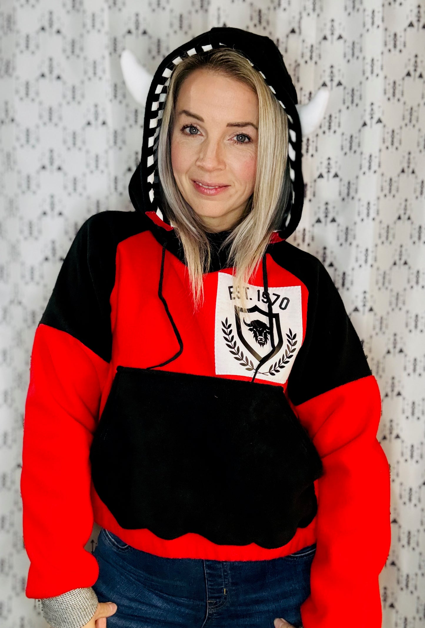 Red Buffalo Head 90's Hockey Crop Hoodie Size- Women's L/XL