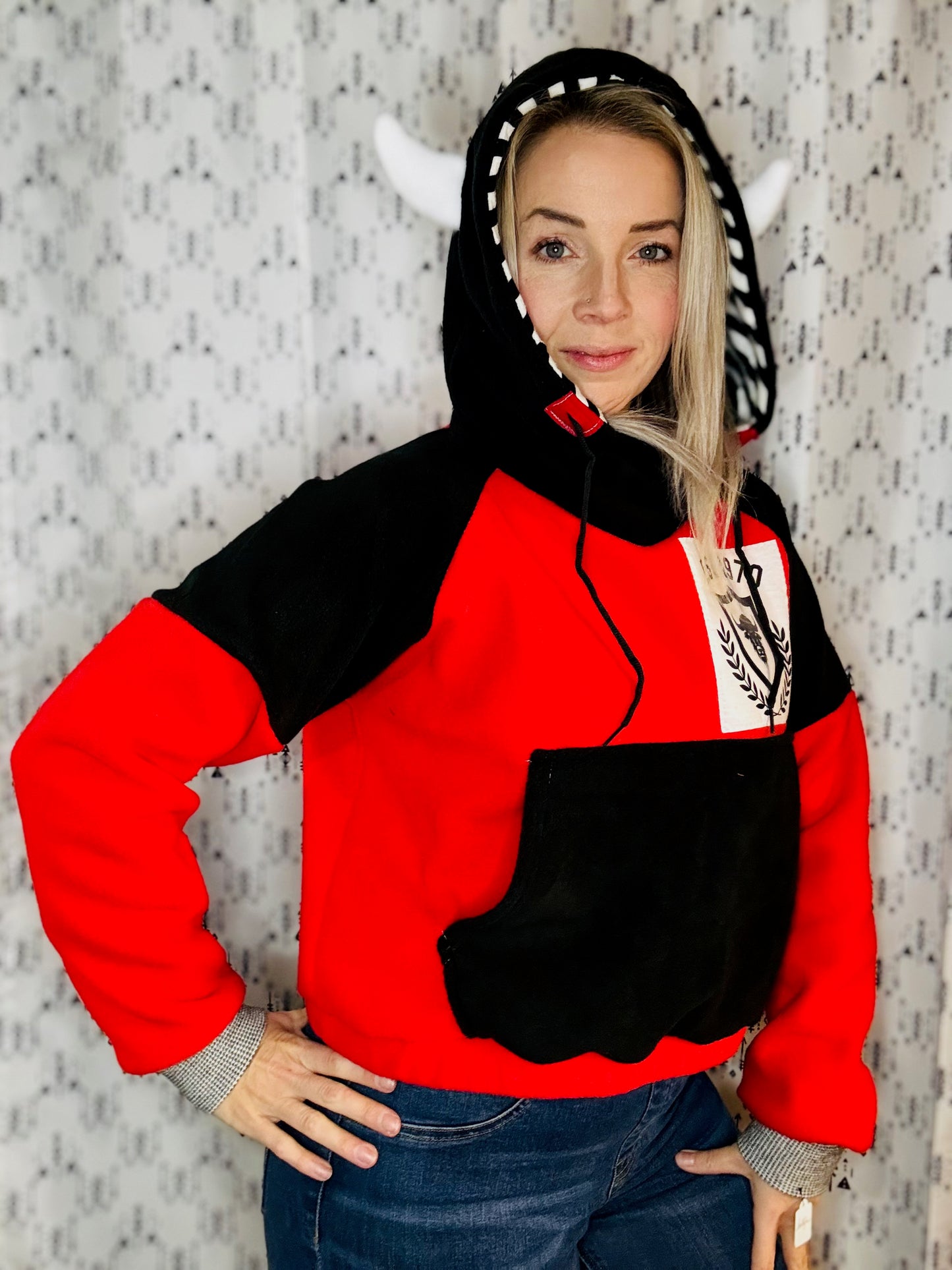 Red Buffalo Head 90's Hockey Crop Hoodie Size- Women's L/XL