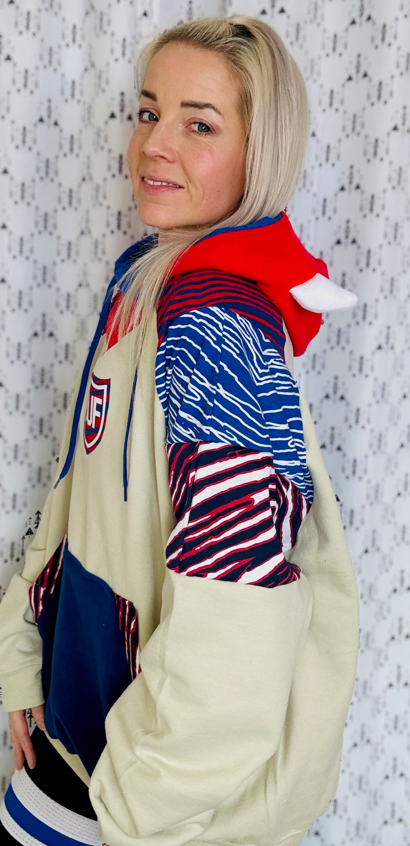 Tan & Zubaz Be the Buffalo Hoodie Size- Unisex L/XL