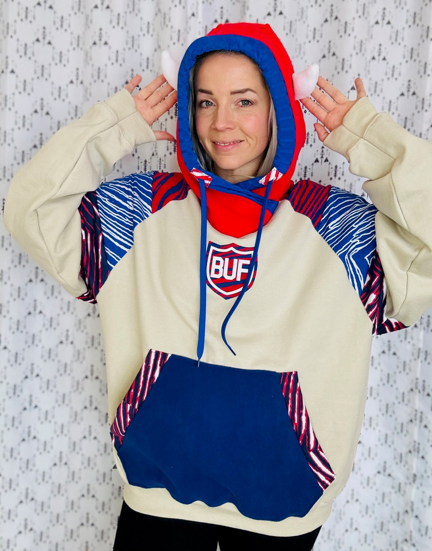 Tan & Zubaz Be the Buffalo Hoodie Size- Unisex L/XL