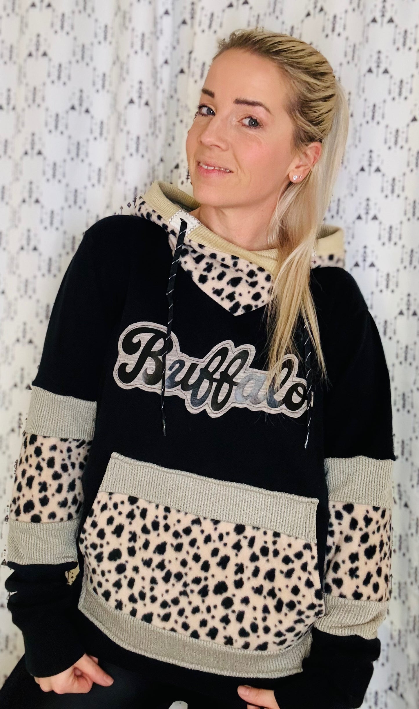 Black & Tan Leopard Buffalo Sweater Hoodie Size- Women's M/L