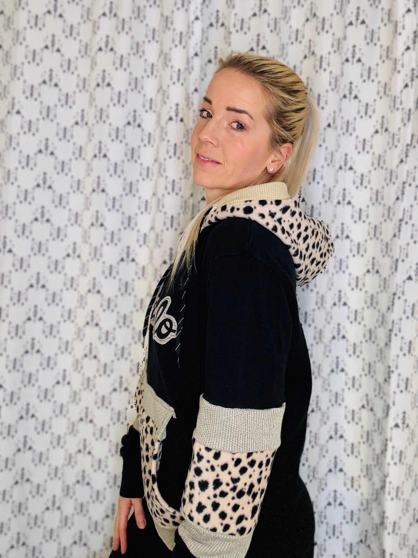 Black & Tan Leopard Buffalo Sweater Hoodie Size- Women's M/L