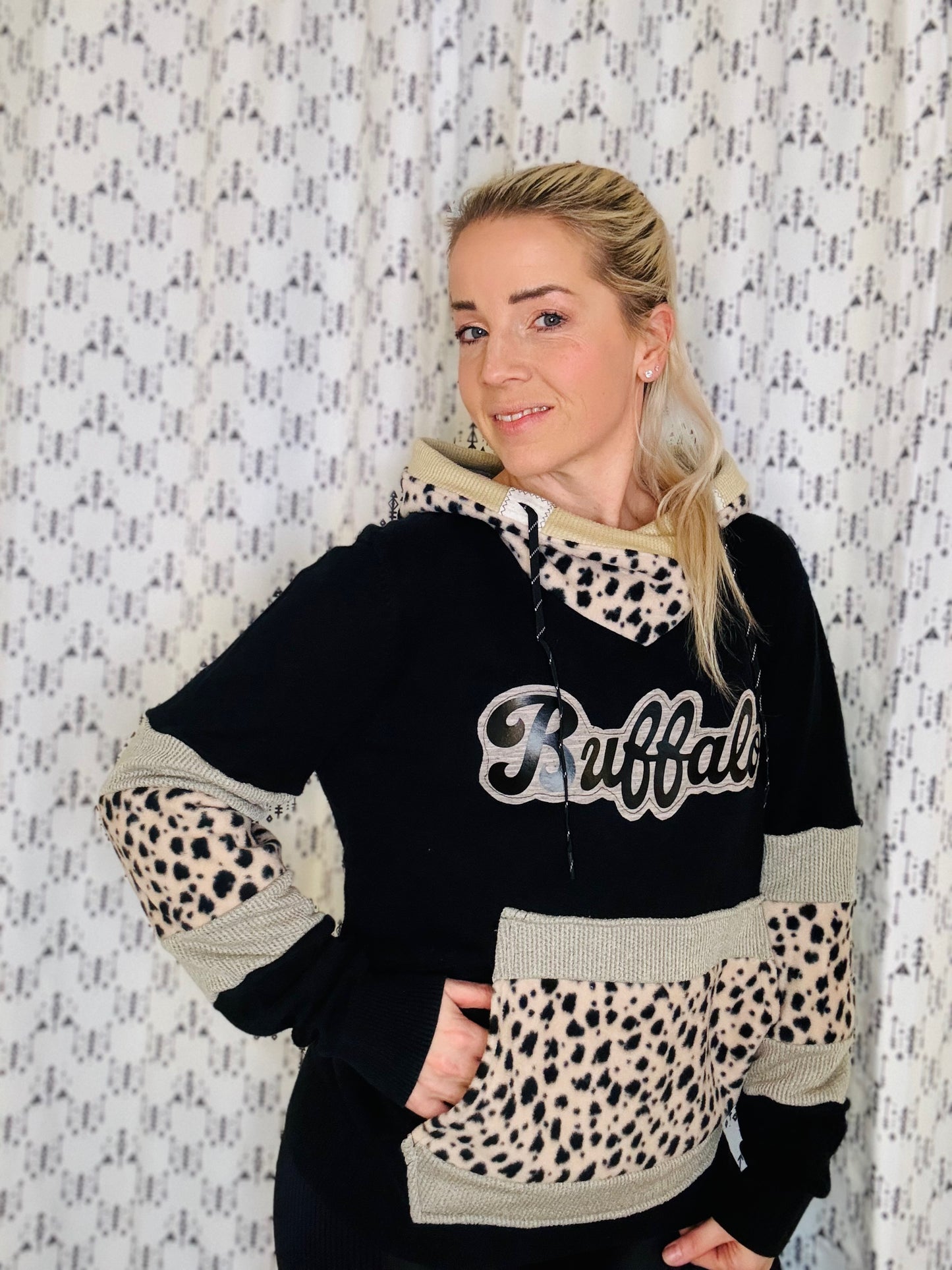 Black & Tan Leopard Buffalo Sweater Hoodie Size- Women's M/L