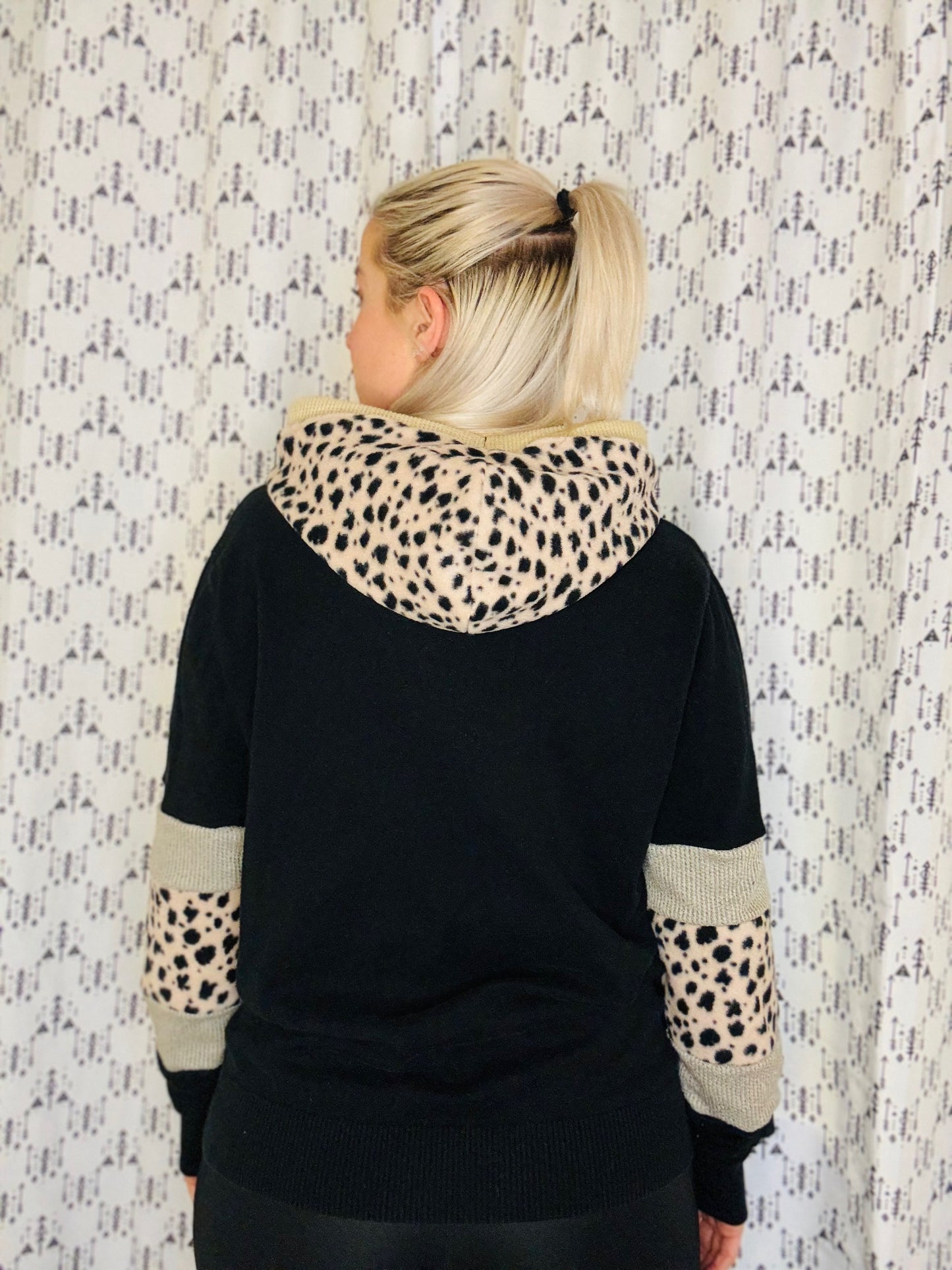 Black & Tan Leopard Buffalo Sweater Hoodie Size- Women's M/L
