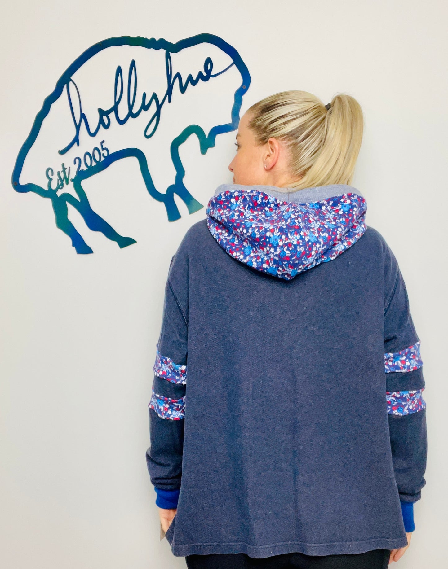 Vintage Americana Throwback Buffalo Hoodie Size- Women's XL/2X