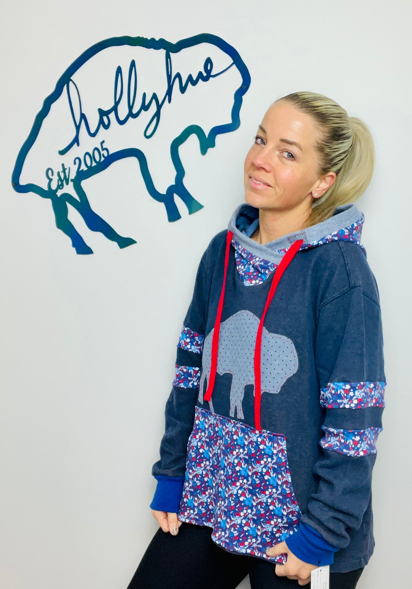 Vintage Americana Throwback Buffalo Hoodie Size- Women's XL/2X