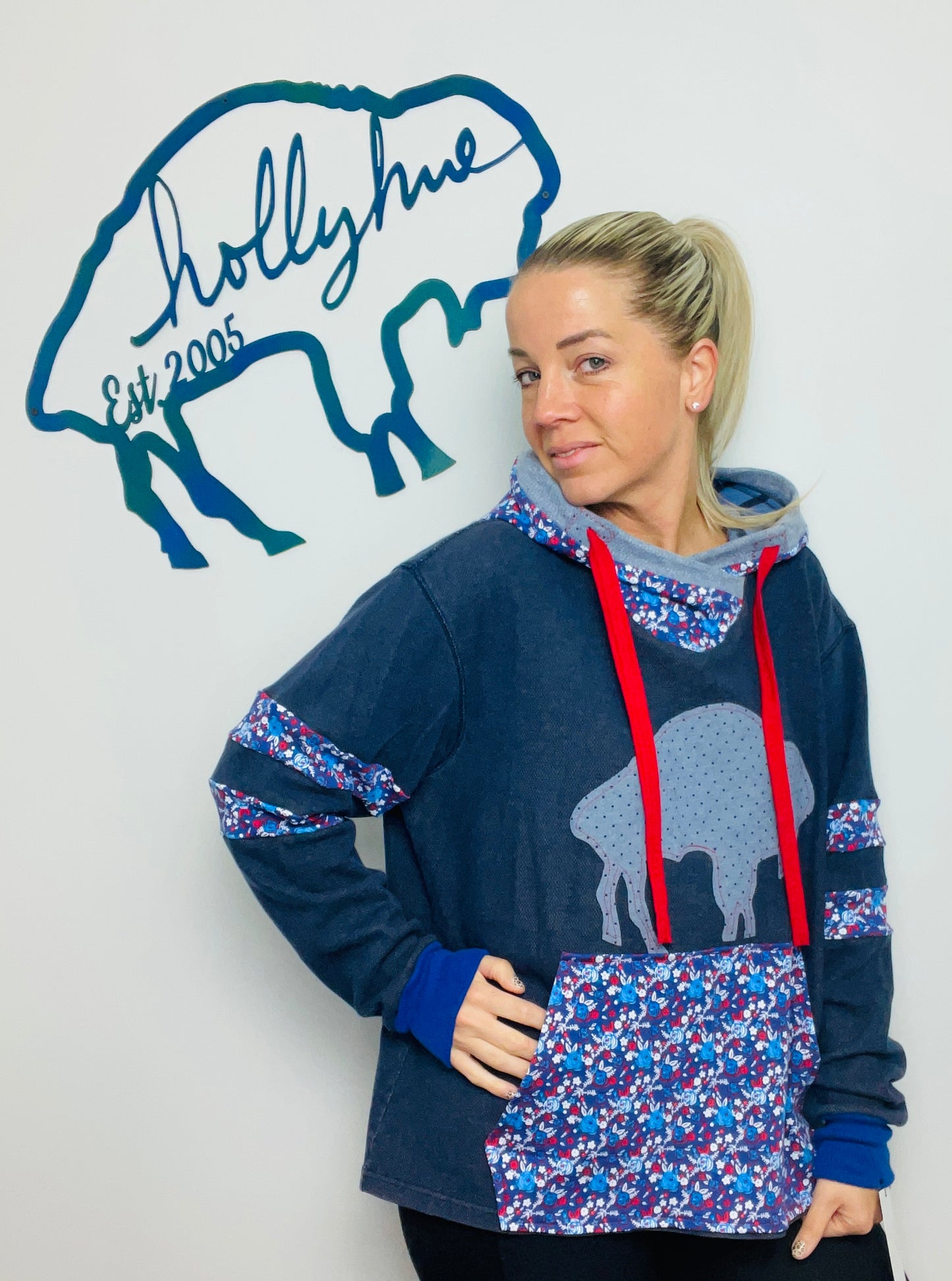 Vintage Americana Throwback Buffalo Hoodie Size- Women's XL/2X
