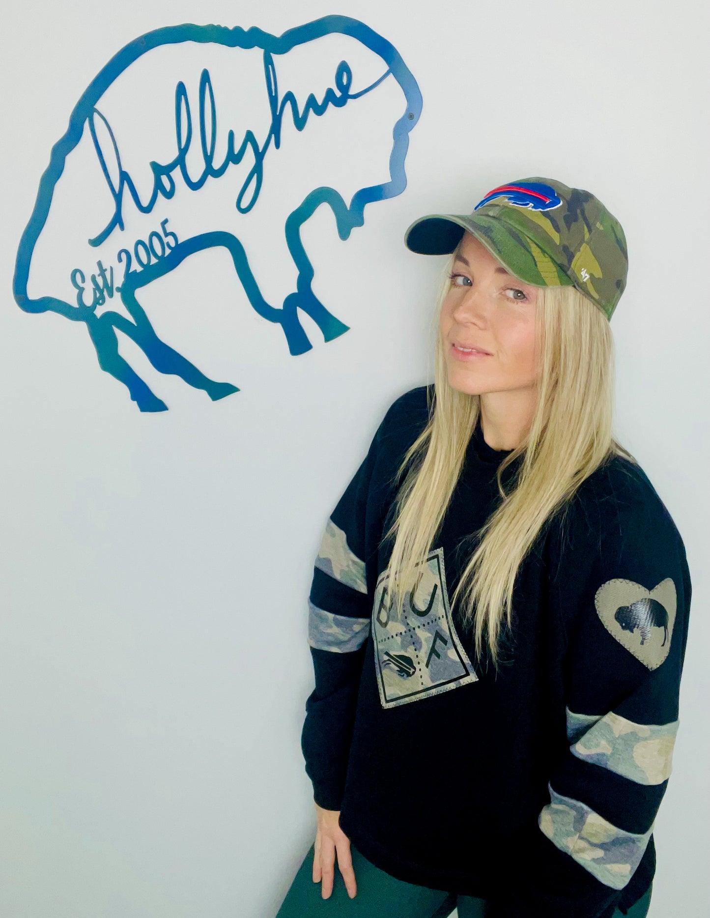 Salute To Service Black BUF Crop Crewneck Size- Women's L/XL