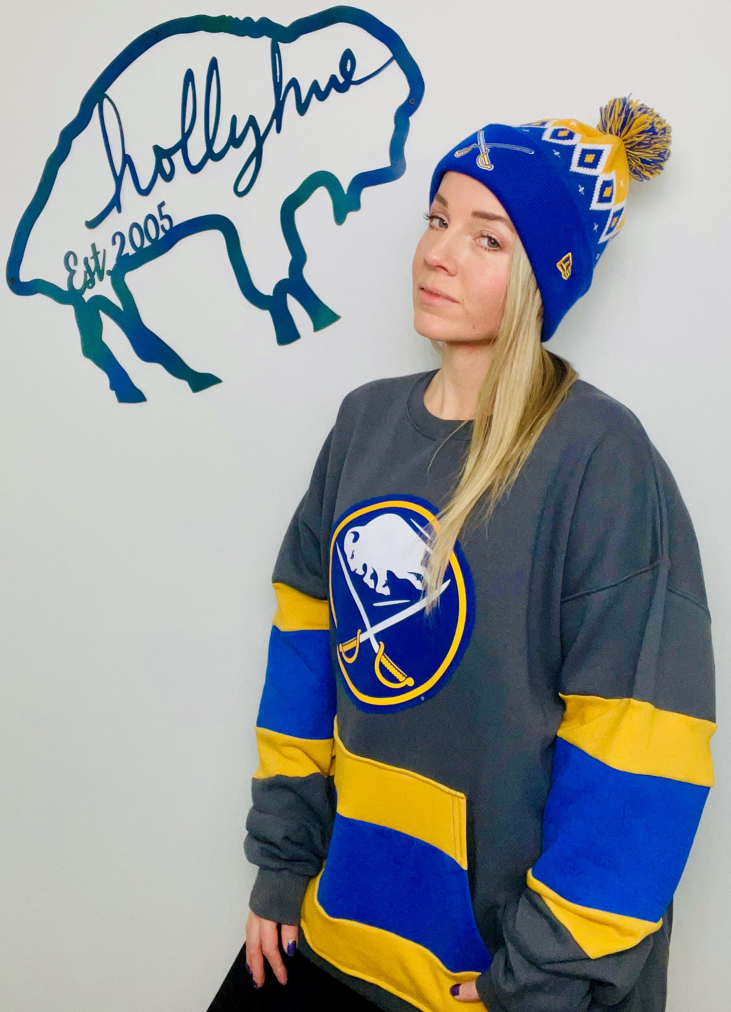 Grey Buffalo Sabres Hockey Crewneck Size- Unisex XL/2X