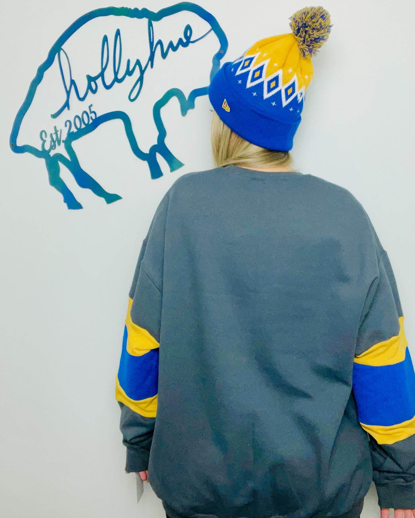 Grey Buffalo Sabres Hockey Crewneck Size- Unisex XL/2X