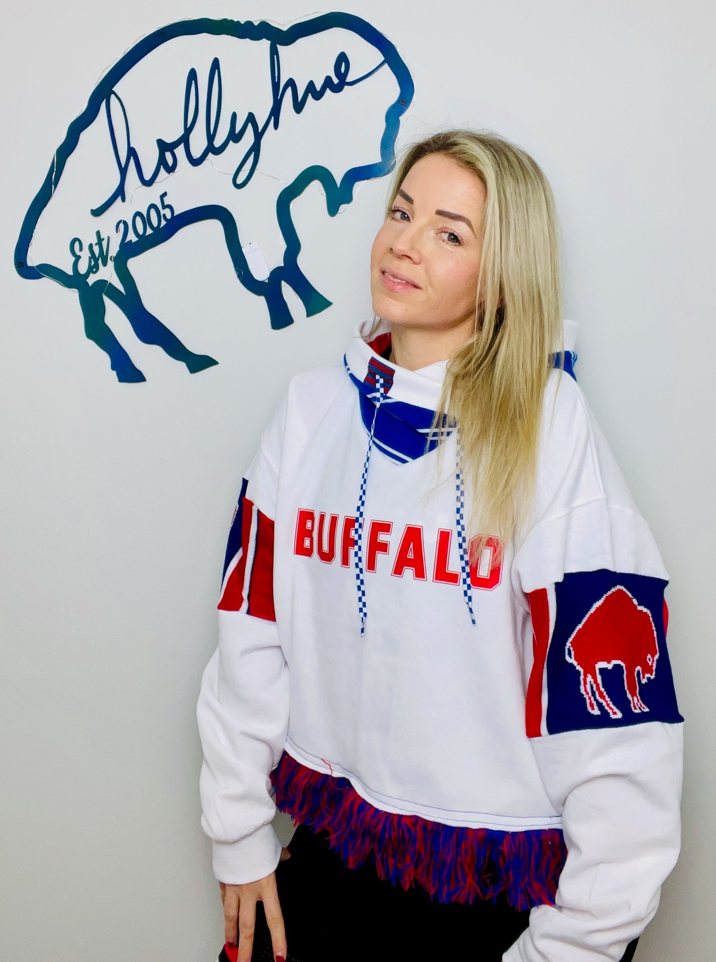 White Buffalo Sweater Crop Hoodie Size- Women's L/XL