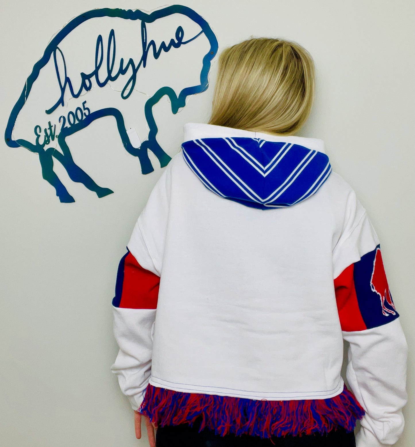 White Buffalo Sweater Crop Hoodie Size- Women's L/XL