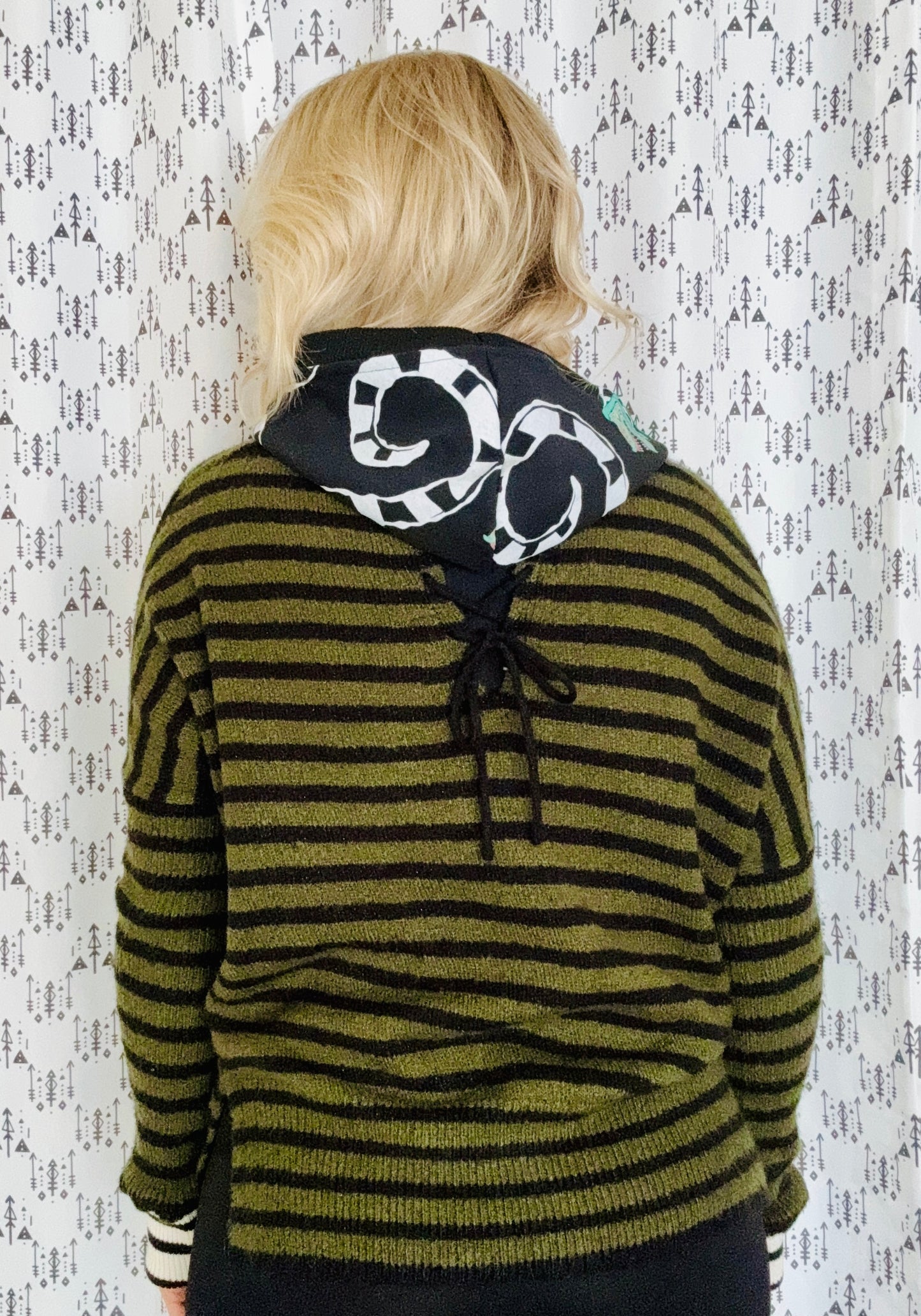 Black & Green Sandworm Sweater Hoodie Size- Women’s L/XL