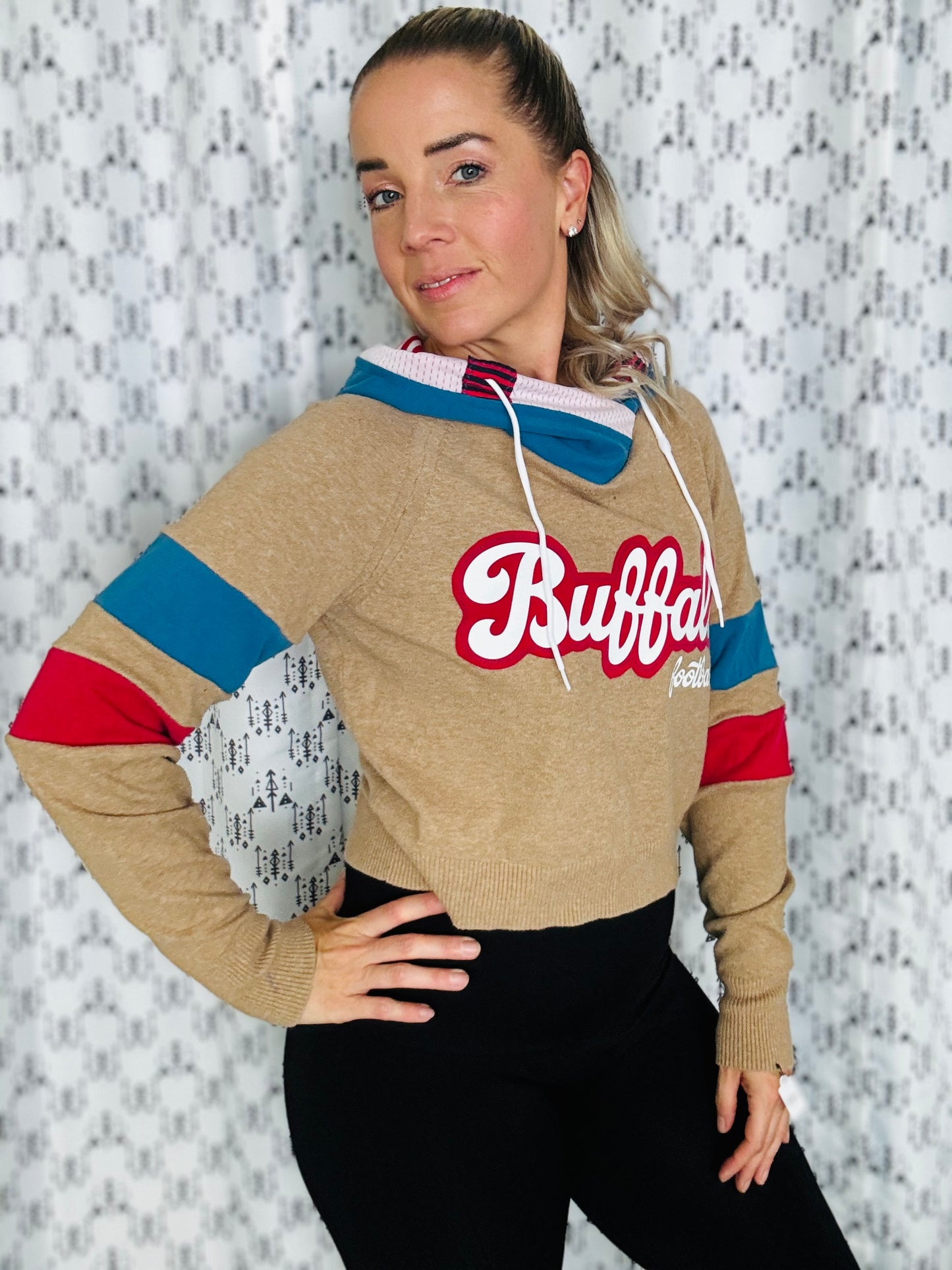 Cream Buffalo Crop Hoodie Size Women's M/L