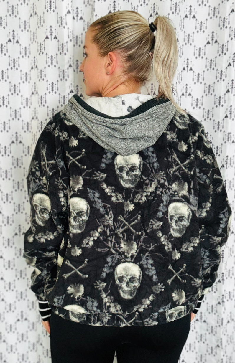 Skulls  Fleece Crop Hoodie Size- Women’s XL/2X