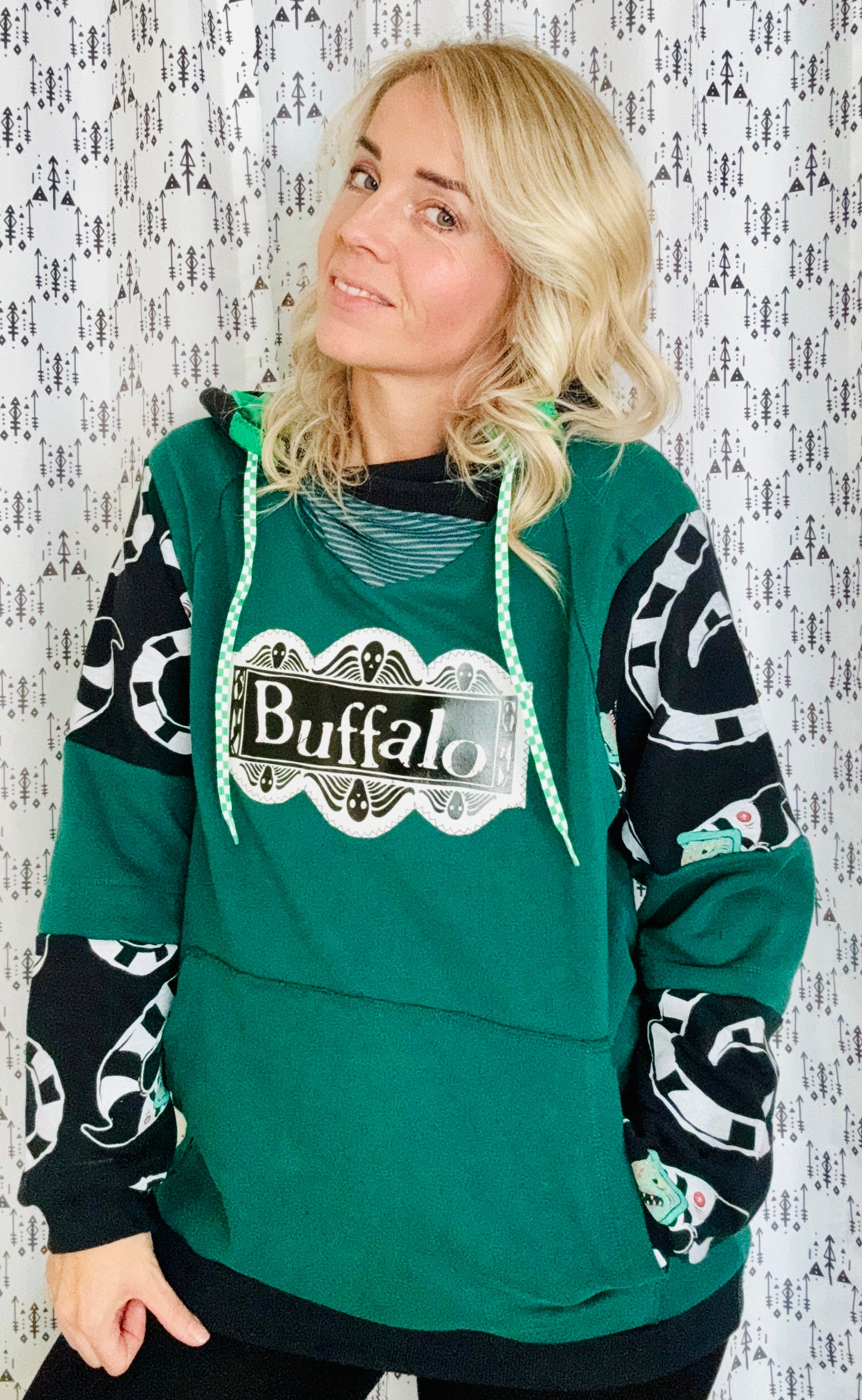 Green Buffalo Sandworm Hoodie Size- Women’s L/XL