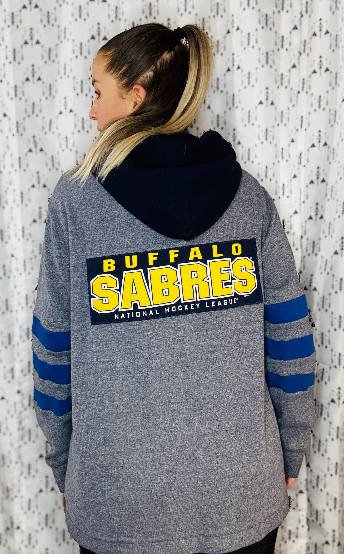 Buffalo Hockey 1/4 Zip Hoodie Size- Unisex L/XL