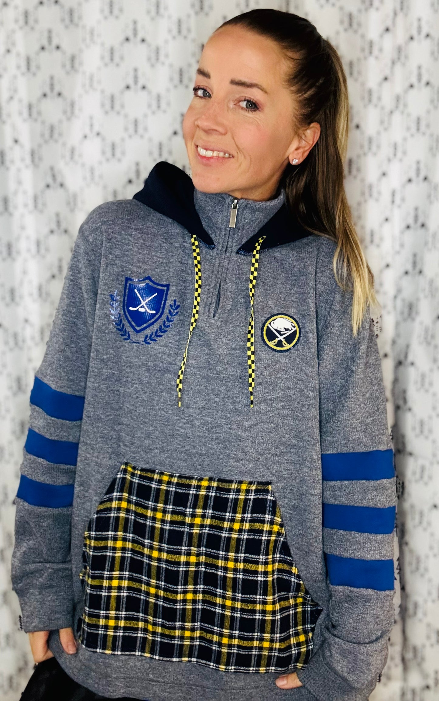 Buffalo Hockey 1/4 Zip Hoodie Size- Unisex L/XL