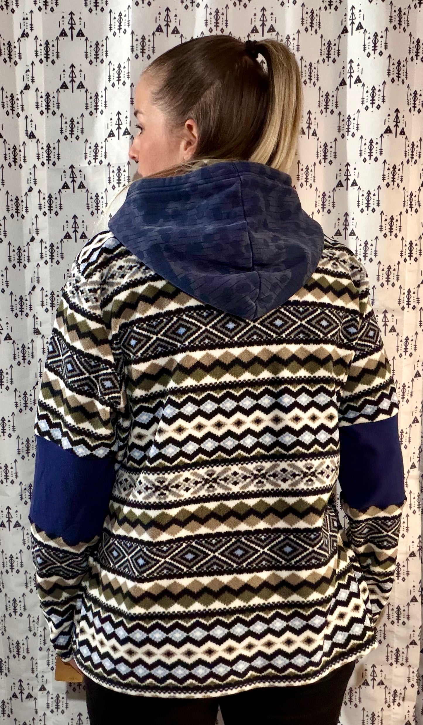 Blue & Green Fleece #17 Aztec 1/4 Buffalo Hoodie Size- Women's XL/2X