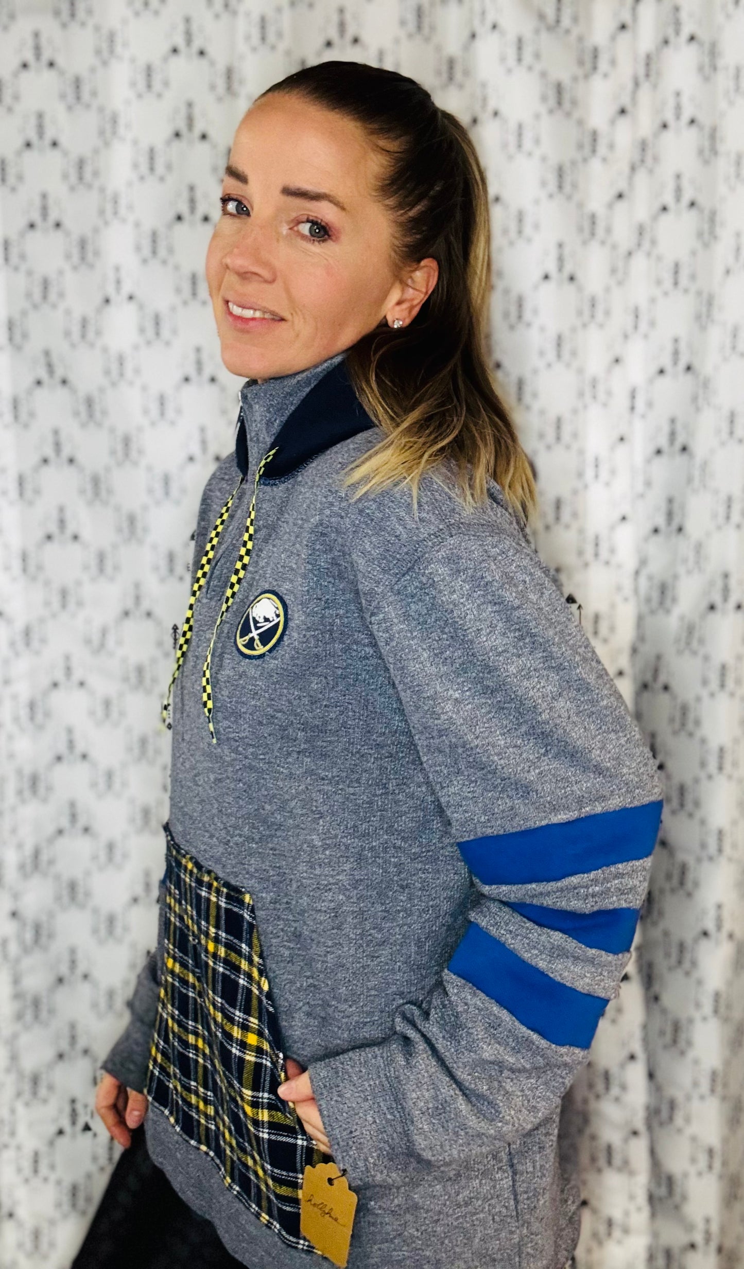 Buffalo Hockey 1/4 Zip Hoodie Size- Unisex L/XL