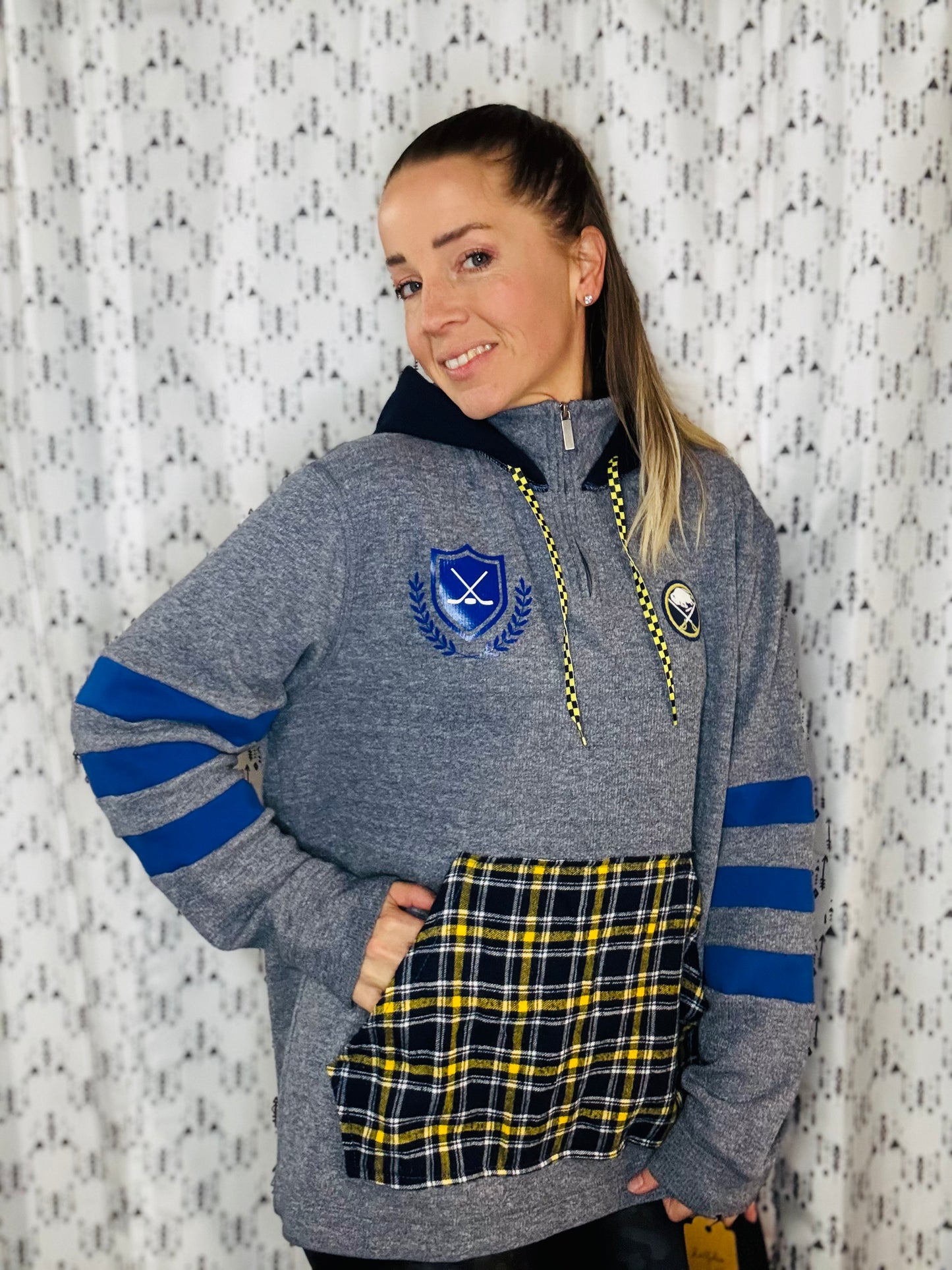 Buffalo Hockey 1/4 Zip Hoodie Size- Unisex L/XL