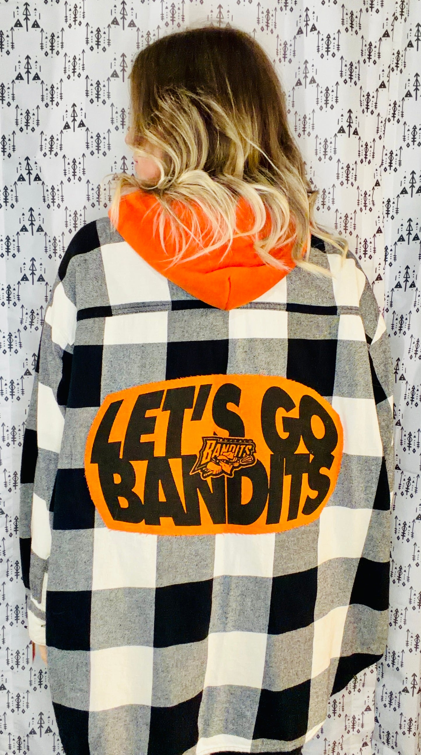 B&W Plaid Hooded Buffalo Lacrosse Button Down Size- Women's XL/2X