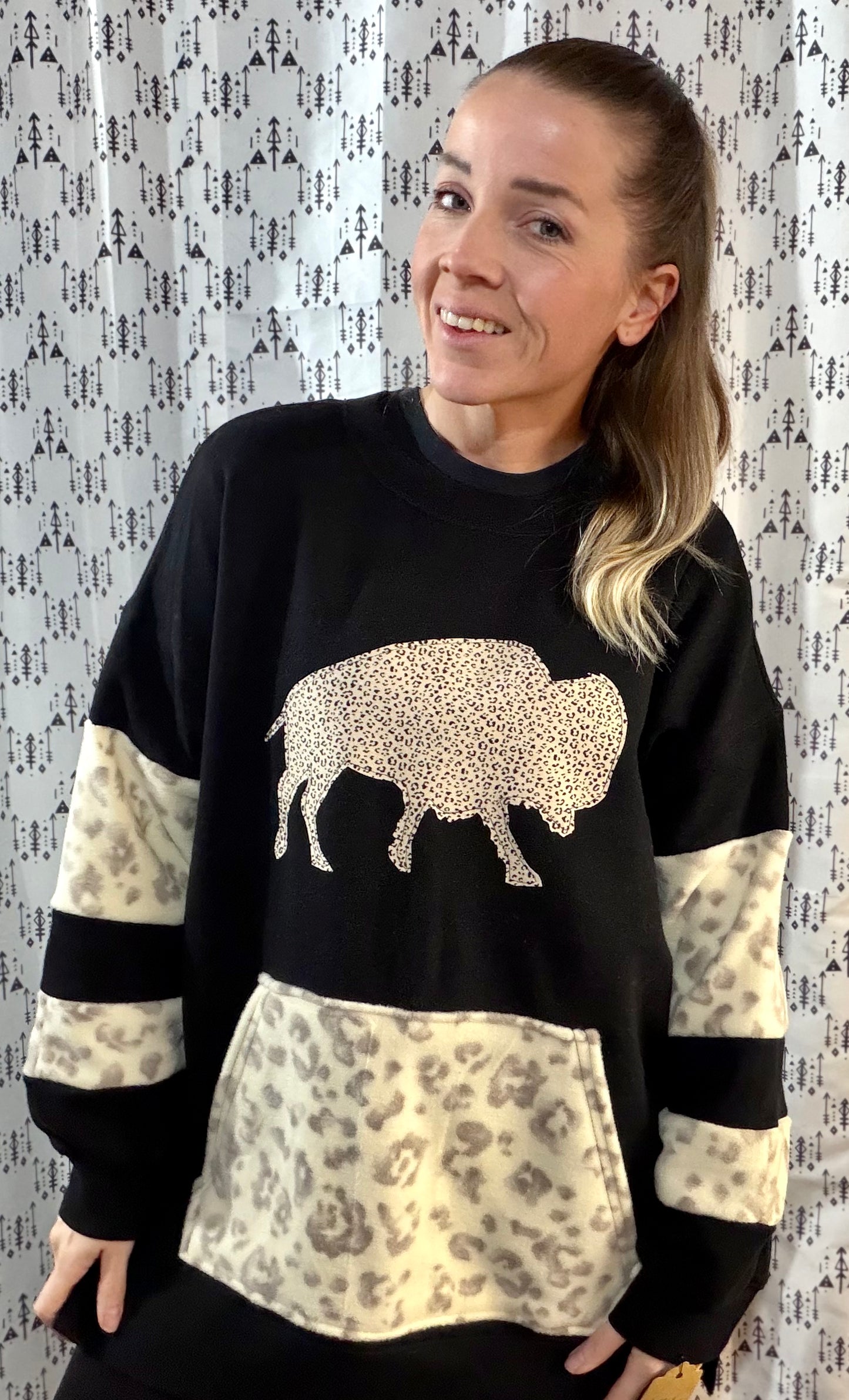 Black & Leopard Buffalo Crewneck Size- Women's L/XL