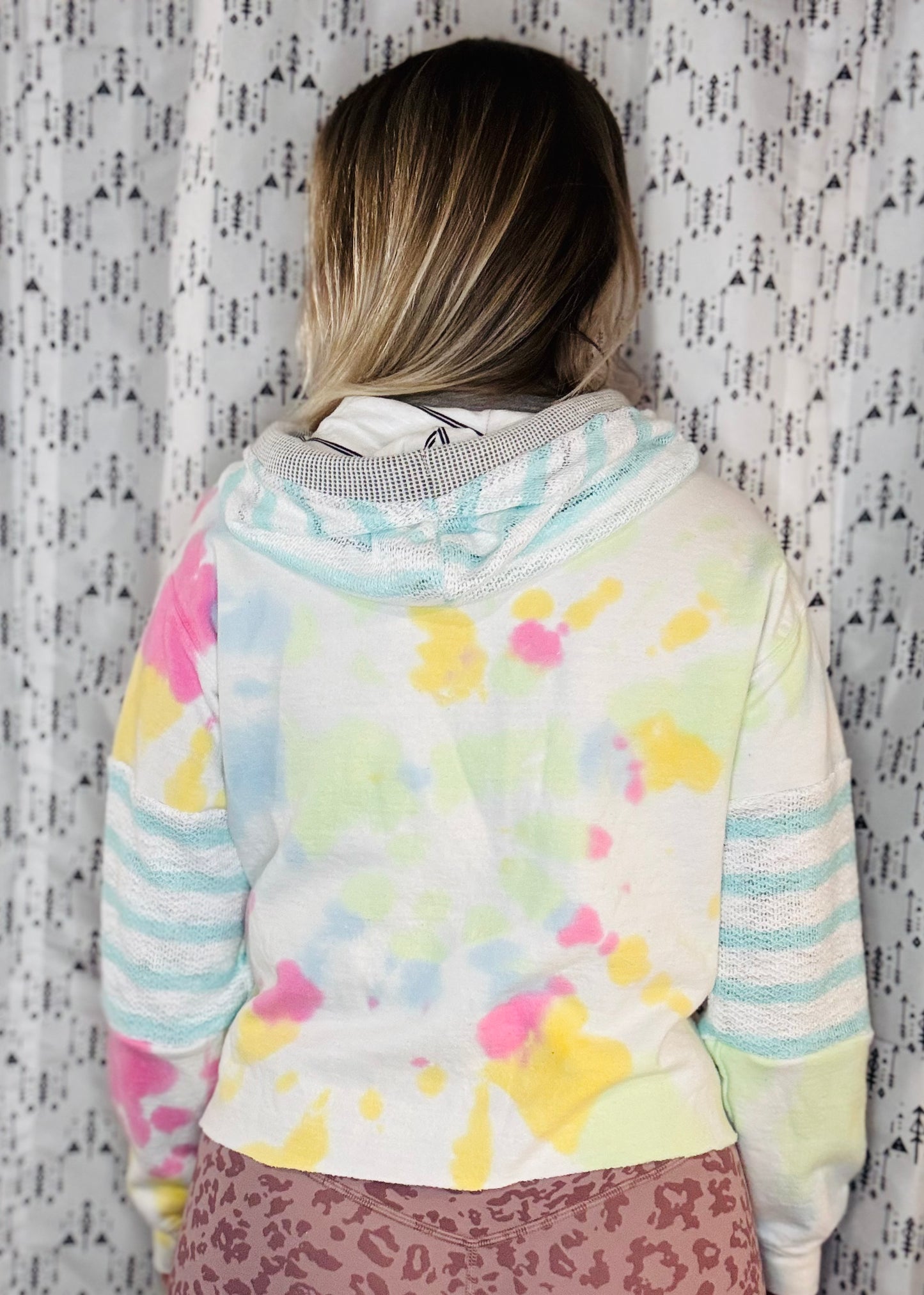 Pastel Tie-Dye Buffalo Crop Hoodie Women's Size-M/L