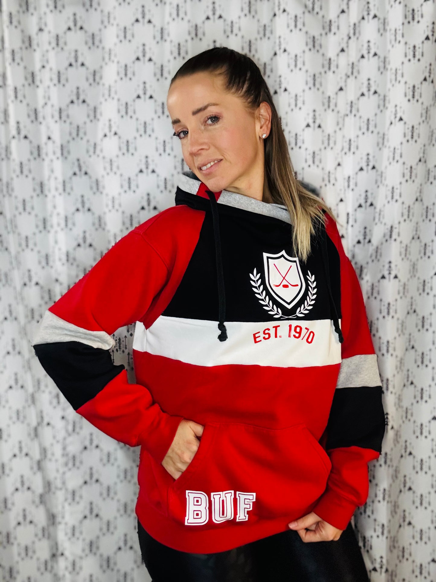 Buffalo Hockey 90's Era II Hoodie Size- Unisex M/L