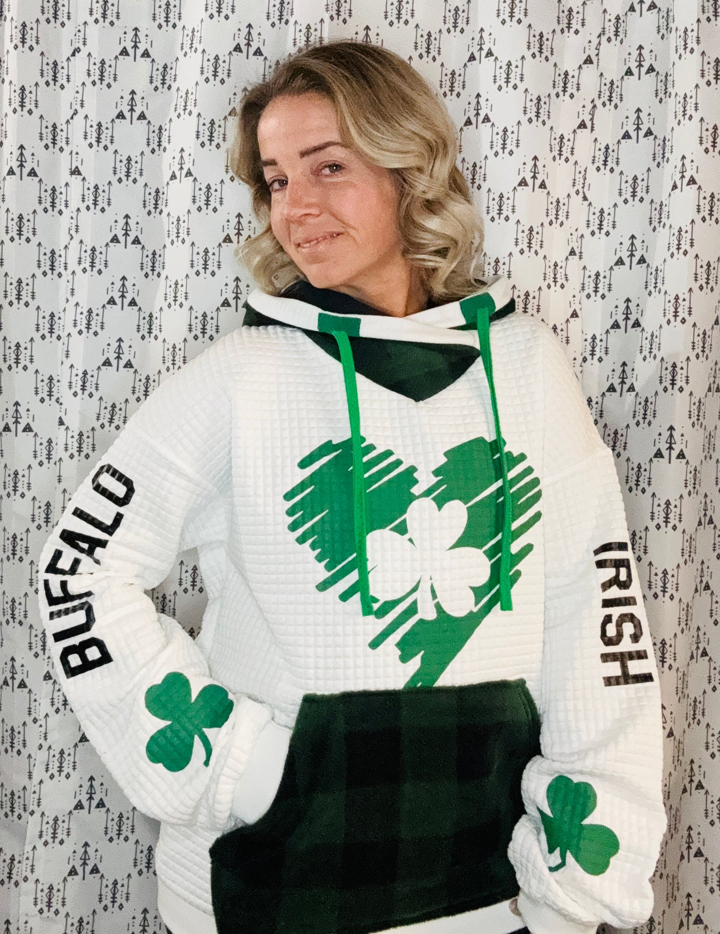 White Buffalo Irish Heart Hoodie Size-Women's L/XL