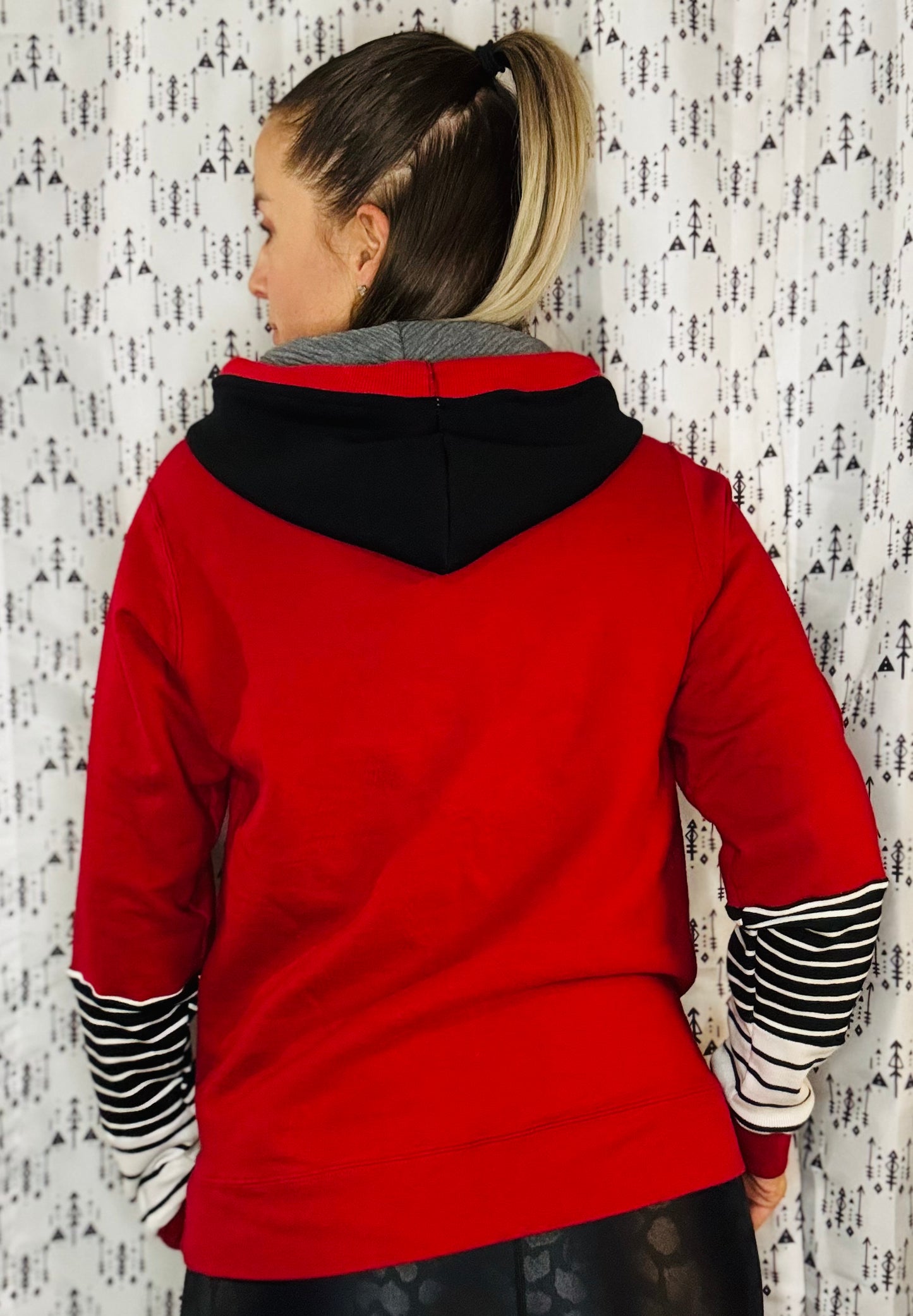 Buffalo Hockey 90's Era Hoodie Size- Unisex XS/S