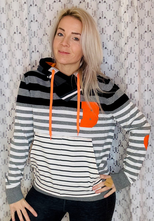 B & W Striped Buffalo Lacrosse Sweater Hoodie Size- Women's M/L